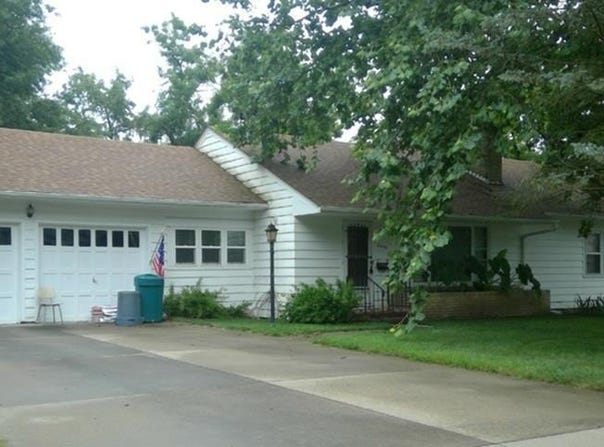 2050 SW Webster AVE, Topeka, KS 66604