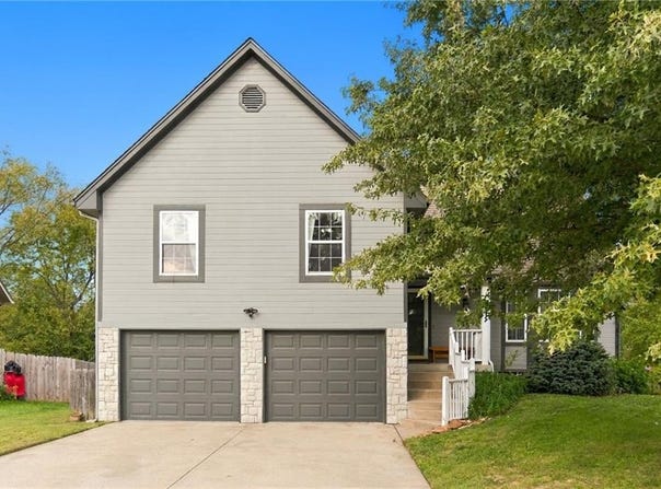 620 SE Ashton Drive, Lee's Summit, MO 64063