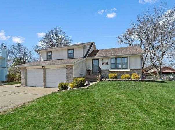 1212 Breckenridge Court, Blue Springs, MO 64015