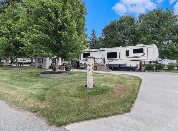 9909 S Paradise Circle, Baldwin, MI 49304