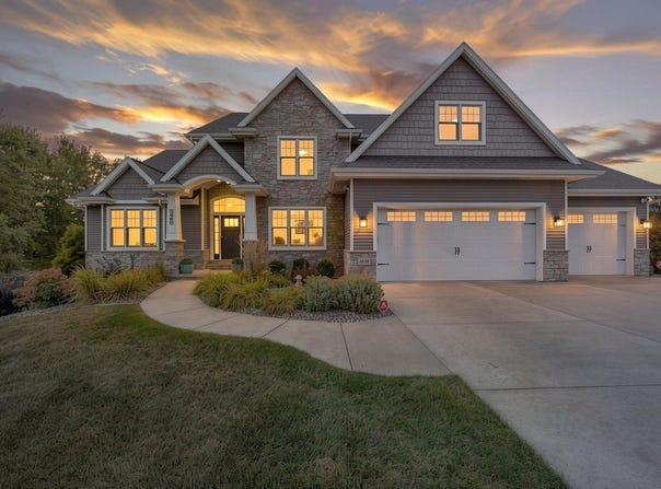 3400 AMBER Lane, GREEN BAY, WI 54311