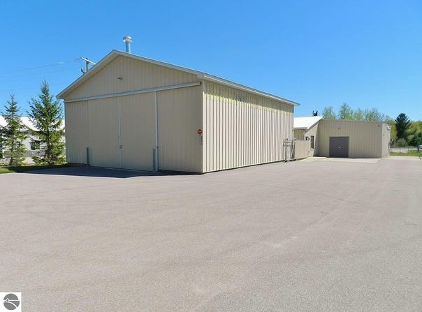 6901 Sullivan Road, Grawn, MI 49637