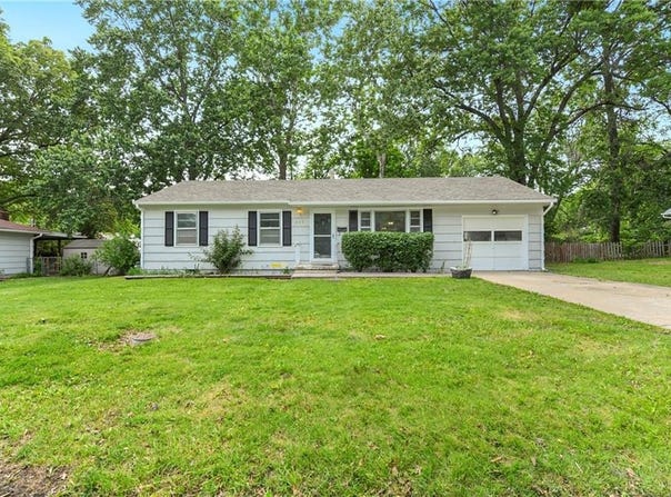 604 SE Browning Avenue, Lee's Summit, MO 64063