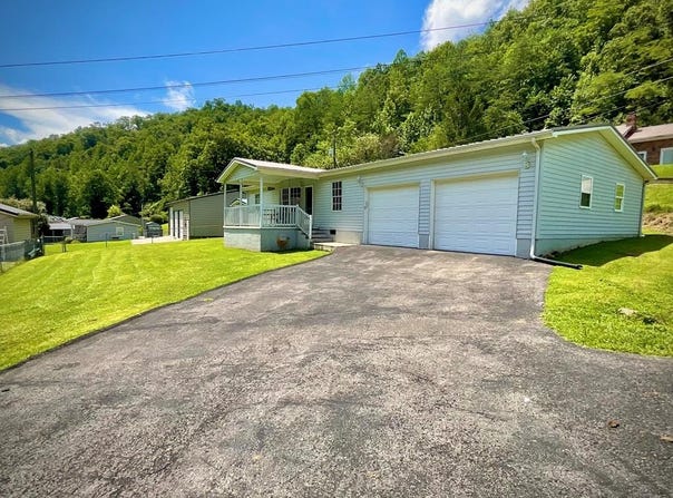 27 Riggs Dr, Raccoon, KY 41501
