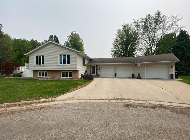 241 4th ST NW, Hartley, IA 51346