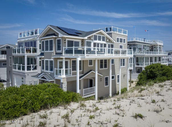 209 E 20th Street, Long Beach Twp, NJ 08008