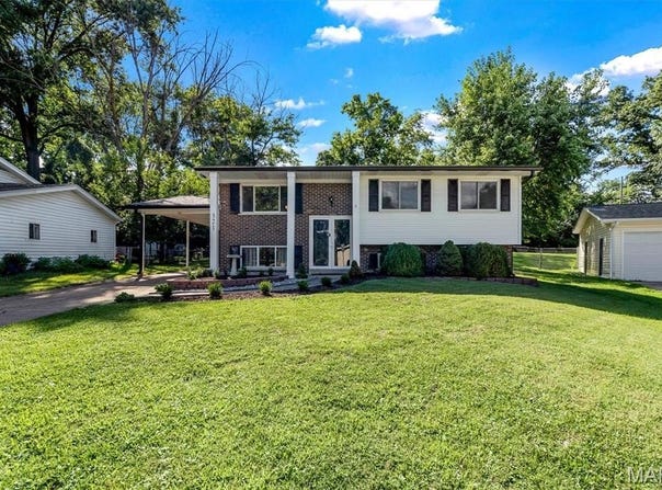 321 Fairview Court, Ballwin, MO 63021