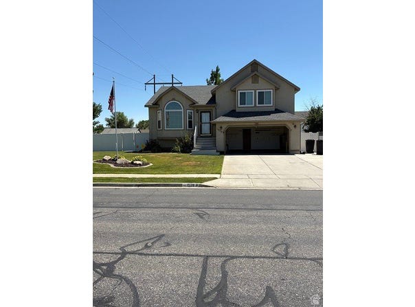 1579 W 2050 N, Clinton, UT 84015