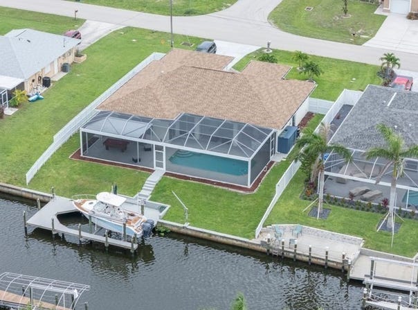 946 SE 23rd Place, Cape Coral, FL 33990