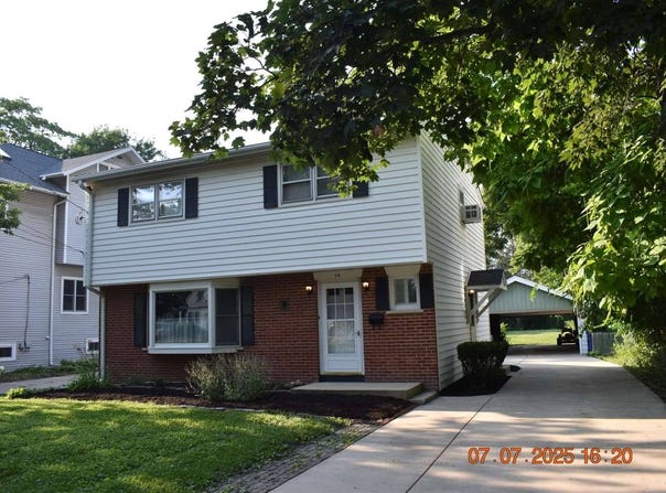 58 E Division St, Villa Park, IL 60181