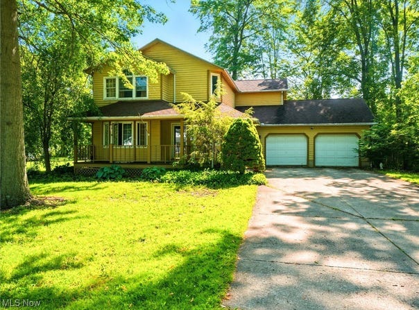 2120 Deerfield Drive, Ashtabula, OH 44004