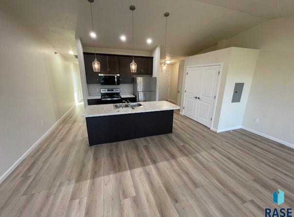 9308 W 32nd St, Sioux Falls, SD 57106