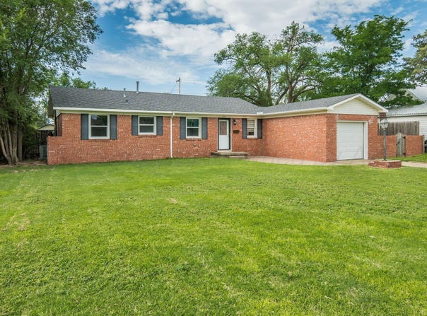902 7TH Avenue, Canyon, TX 79015-4346