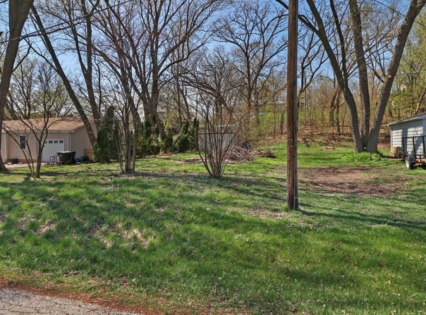 5207 N Lake Street, McHenry, IL 60050