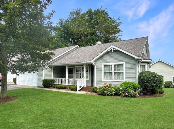 28 LONGFELLOW Drive, Erie, PA 16509