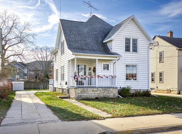 241 W 9TH Avenue, OSHKOSH, WI 54902