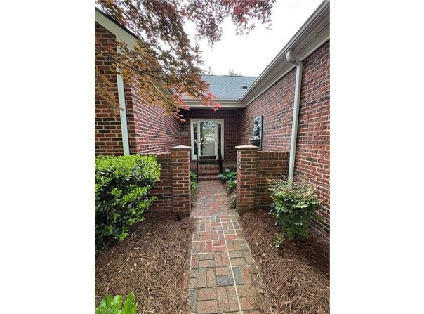 1805 Country Club Drive, High Point, NC 27262