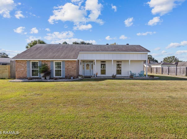 109 Irish Bend Drive, Youngsville, LA 70592