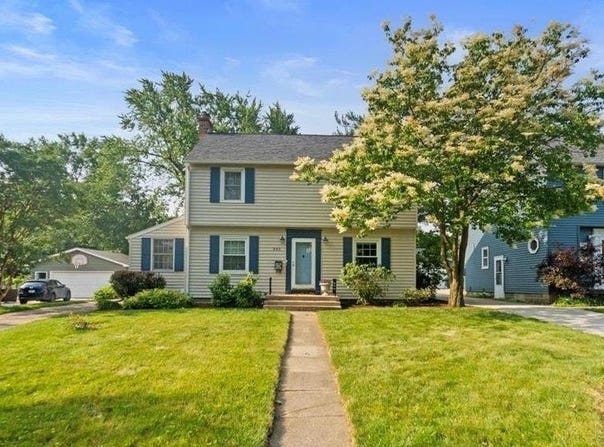 345 Derbyshire Road, Waterloo, IA 50701