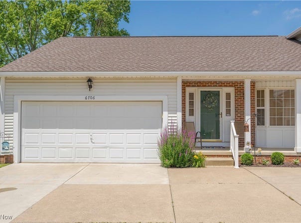 6706 Hogan Way NW, Canton, OH 44718