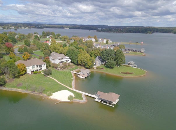 720 Boardwalk DR, Moneta, VA 24121