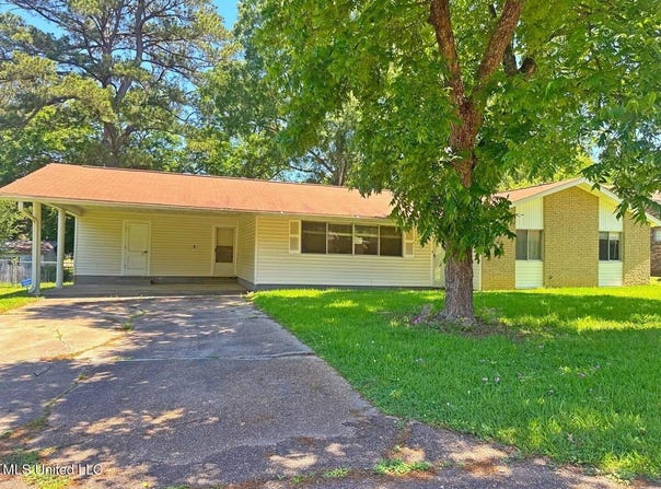 208 W Lisa Drive, Pearl, MS 39208
