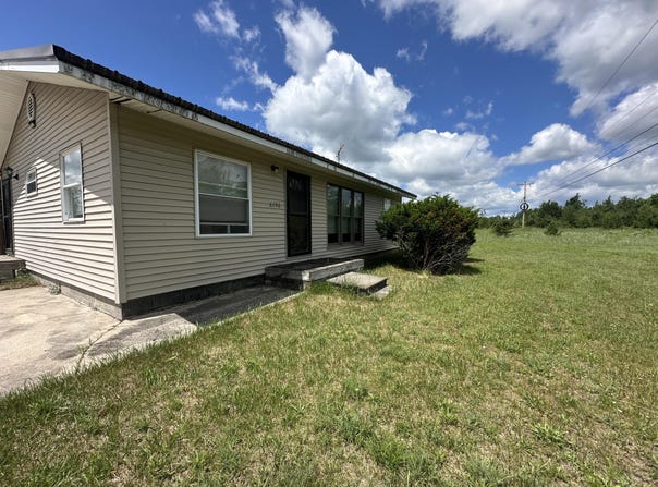 4974 Meridian Line Road, Johannesburg, MI 49751