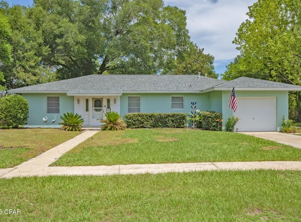 2094 Morven Street, Chipley, FL 32428