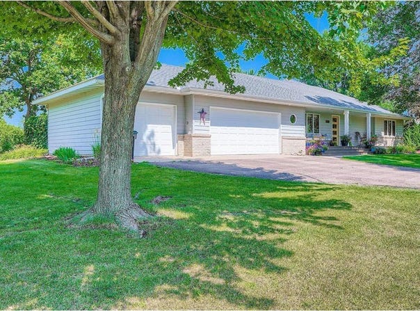 1710 Valley Ridge Trail S, Chanhassen, MN 55317
