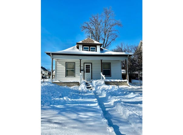 916 S 1st Street, Aberdeen, SD 57401
