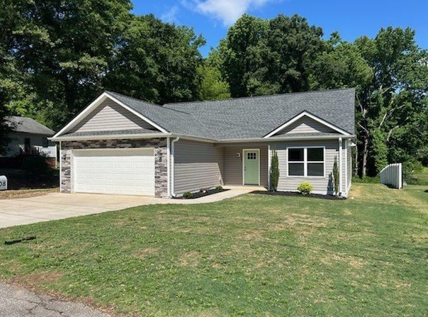 708 Hampton Street, Iva, SC 29655