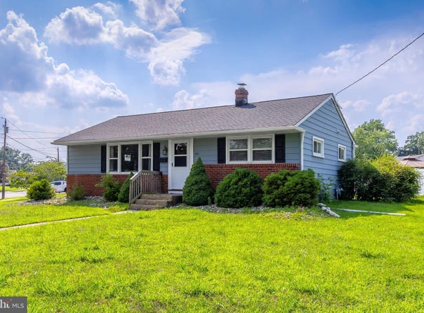 601 BEVERLY DRIVE, MAGNOLIA, NJ 08049