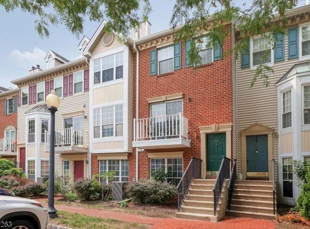 33 Holly St, Jersey City, NJ 07305-4838