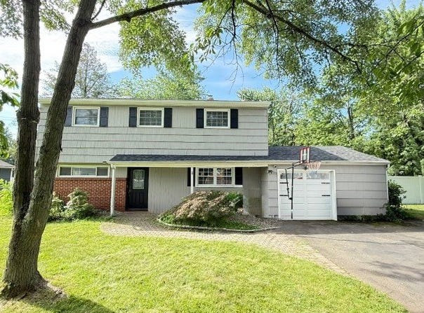 11 Westbrook Ave, Hillsborough Twp., NJ 08844-4814