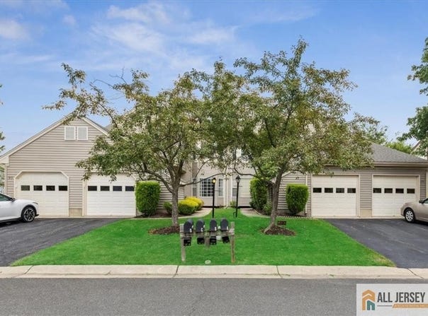 57 Yorkshire Drive, Monroe, NJ 08831