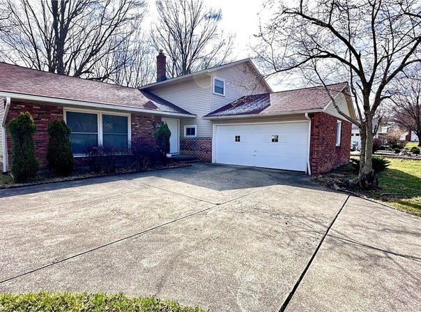 377 Balmoral Drive, Richmond Heights, OH 44143