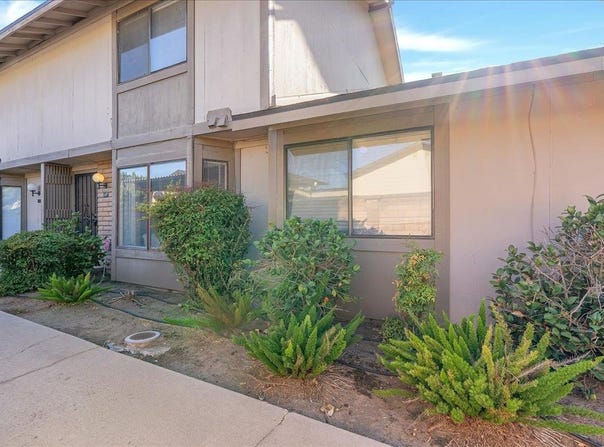 4676 Alamos Avenue E, Fresno, CA 93726