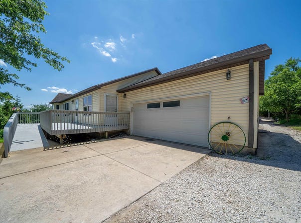 21501 N Berchtold Road, Chillicothe, IL 61523