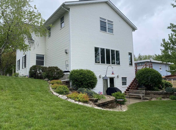 607 North Street, Decorah, IA 52101