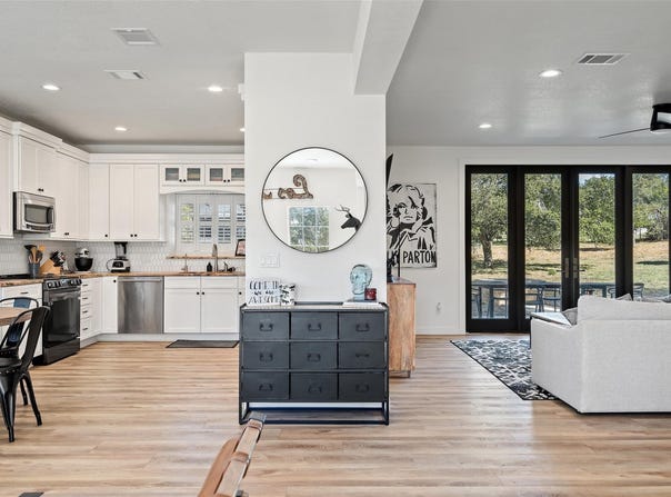 310 Saddle Blanket DR, Dripping Springs, TX 78620