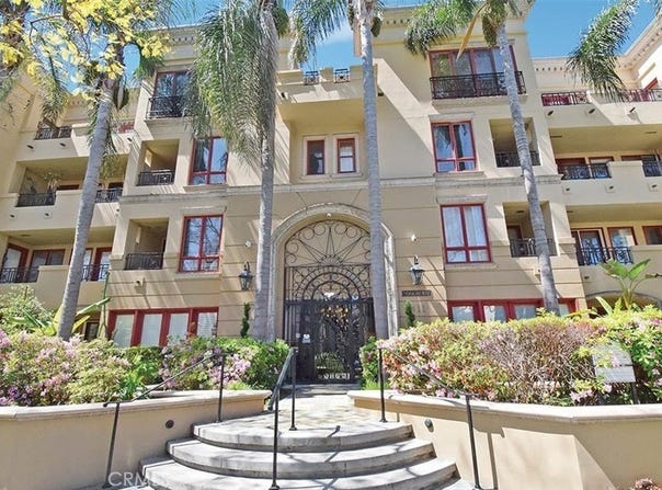 411 N Oakhurst Drive, Beverly Hills, CA 90210