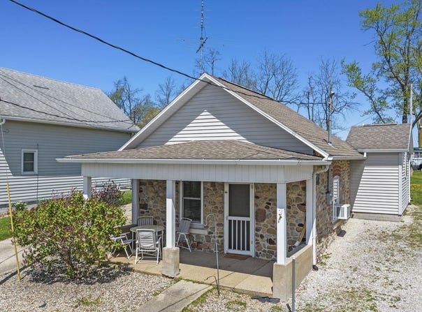 2310 W Orland Road, Angola, IN 46703