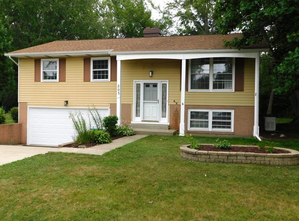 203 Weblos Trail, Valparaiso, IN 46385