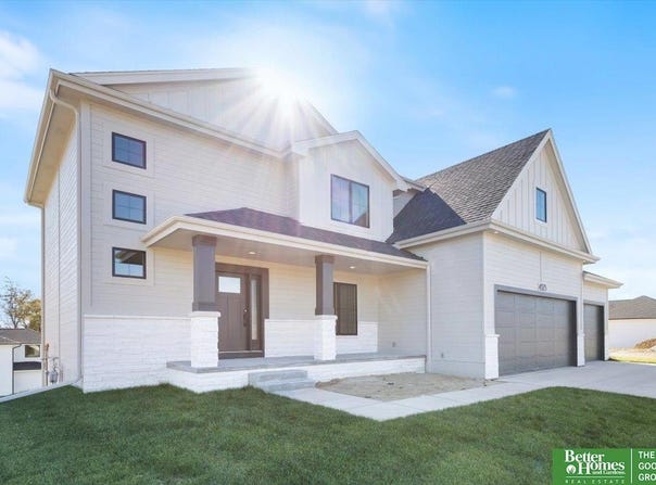 5520 N 213th Street, Omaha, NE 68022