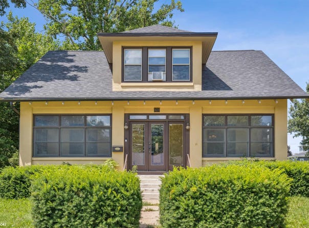 909 Elm Street, Grinnell, IA 50112