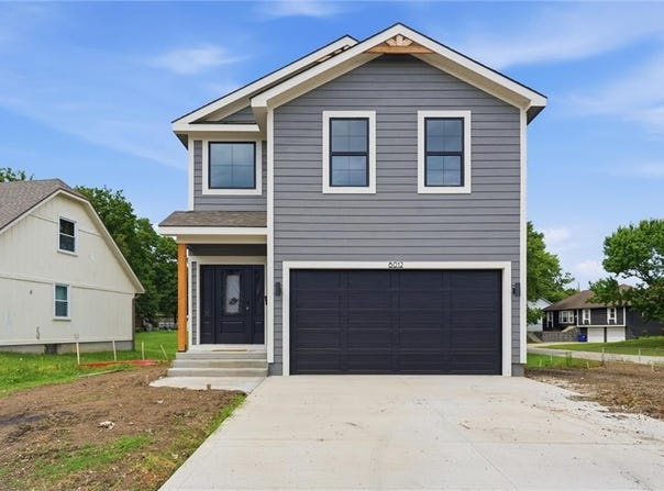 8012 E 130th Street, Grandview, MO 64030