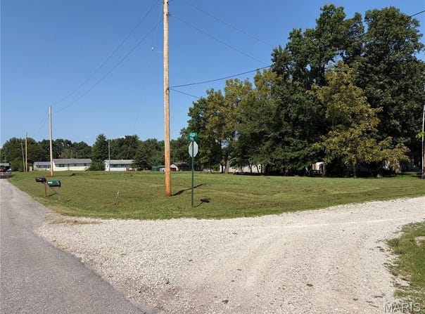 Pine, Montgomery City, MO 63361