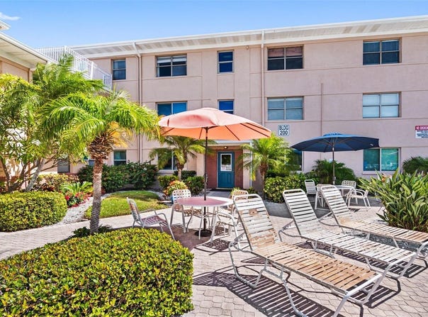 6700 SUNSET Way, ST PETE BEACH, FL 33706