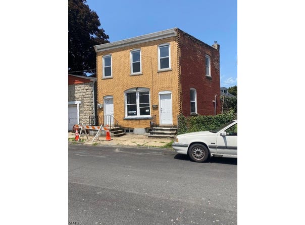 9 Lewis St, Phillipsburg Town, NJ 08865-2907