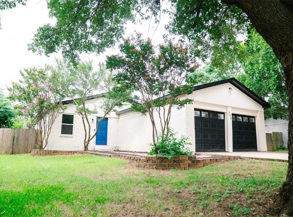 808 Hollow Creek Road, Burleson, TX 76028